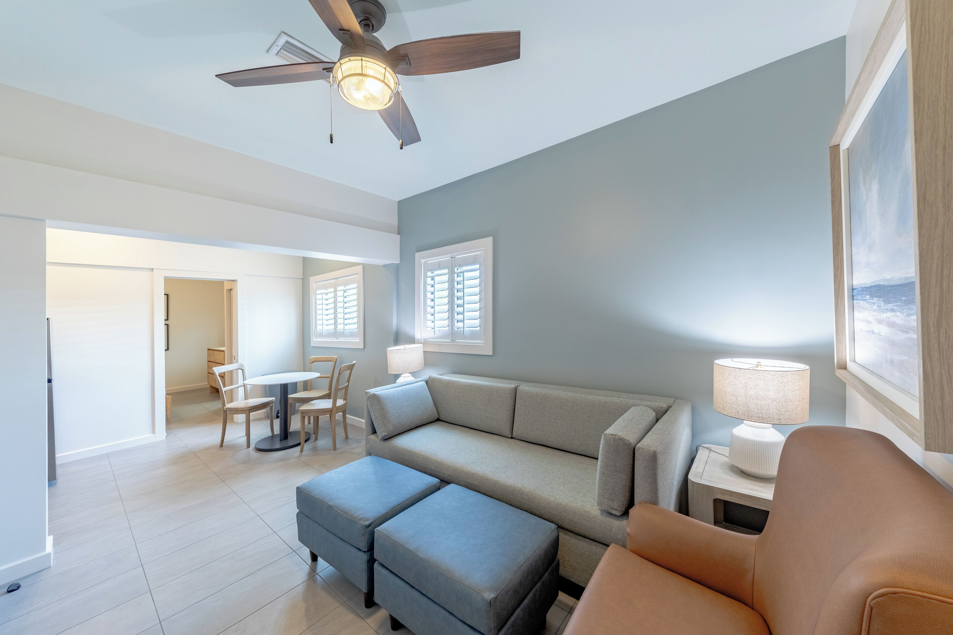 Deluxe Suite, 1 King Bed with Sofa bed, Kitchenette | Living room