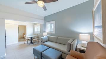 Deluxe Suite, 1 King Bed with Sofa bed, Kitchenette | Living room