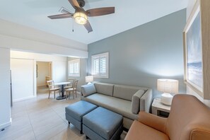 Deluxe Suite, 1 King Bed with Sofa bed, Kitchenette | Living room | 39-inch flat-screen TV with satellite channels, TV - The Palmetto Inn (Boca Grande)