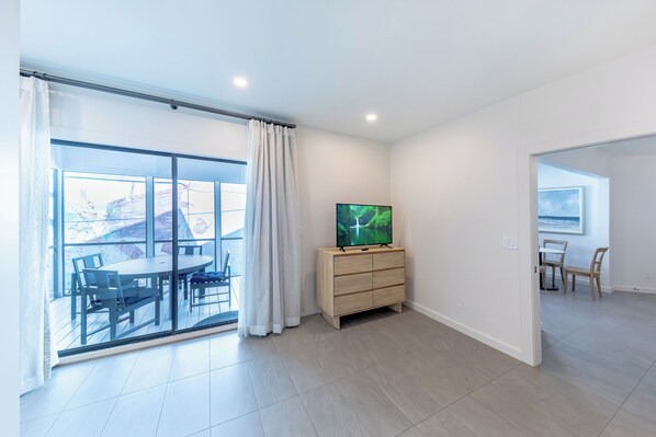 Apartment, 1 King Bed with Sofa bed, Kitchen | Living area