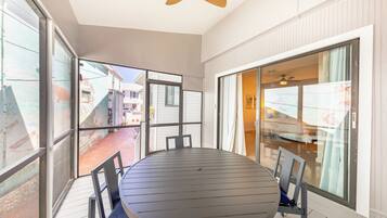 Apartment, 1 King Bed with Sofa bed, Kitchen | Terrace/patio