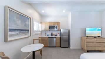 Deluxe Studio, 1 King Bed, Kitchenette | Down comforters, individually decorated, individually furnished