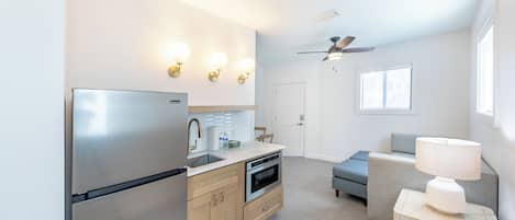 Deluxe Suite, 1 King Bed with Sofa bed, Kitchenette | Private kitchenette | Microwave, coffee/tea maker, paper towels