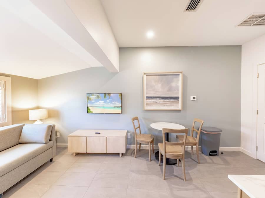 Deluxe-Suite, 1 King-Bett und Schlafsofa, Kochnische | Essbereich im Zimmer