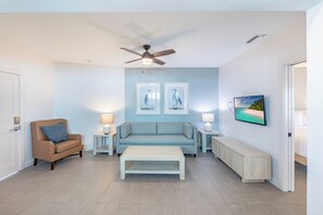 Apartment, 1 King Bed with Sofa bed, Kitchen | Living room