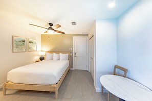 Deluxe Studio, 1 Queen Bed, Kitchenette | Individually decorated, individually furnished, iron/ironing board