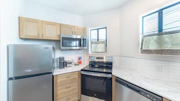 Leilighet, 1 kingsize-seng med sovesofa, kjøkken | Eget kjøkken | Mikrobølgeovn, kaffetrakter/tekoker og papirhåndklær