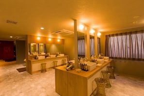 A modern bathroom with a central island, multiple sinks, and large mirrors. - Ikebukuro Royal Hotel (Tokyo)