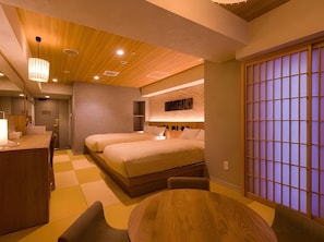 A hotel room with a bed, bedside tables, a desk, and a chair. - Ikebukuro Royal Hotel (Tokyo)