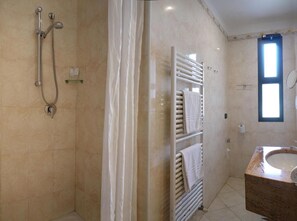 Baño | Secadora de cabello y batas 