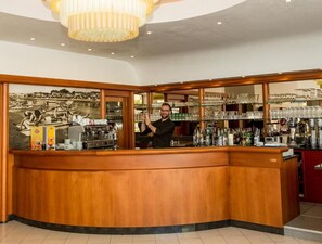 Bar (en el alojamiento)