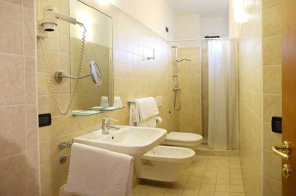 Soundproofing, free WiFi