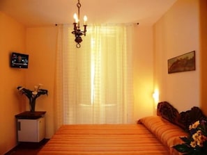 Hypo-allergenic bedding, minibar, in-room safe, soundproofing - DolceVita Sorrento Guest House (Sorrento)
