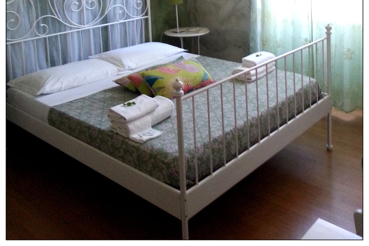 Double Room | Individually decorated, desk, free cribs/infant beds, free WiFi