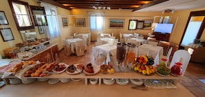 Free daily buffet breakfast