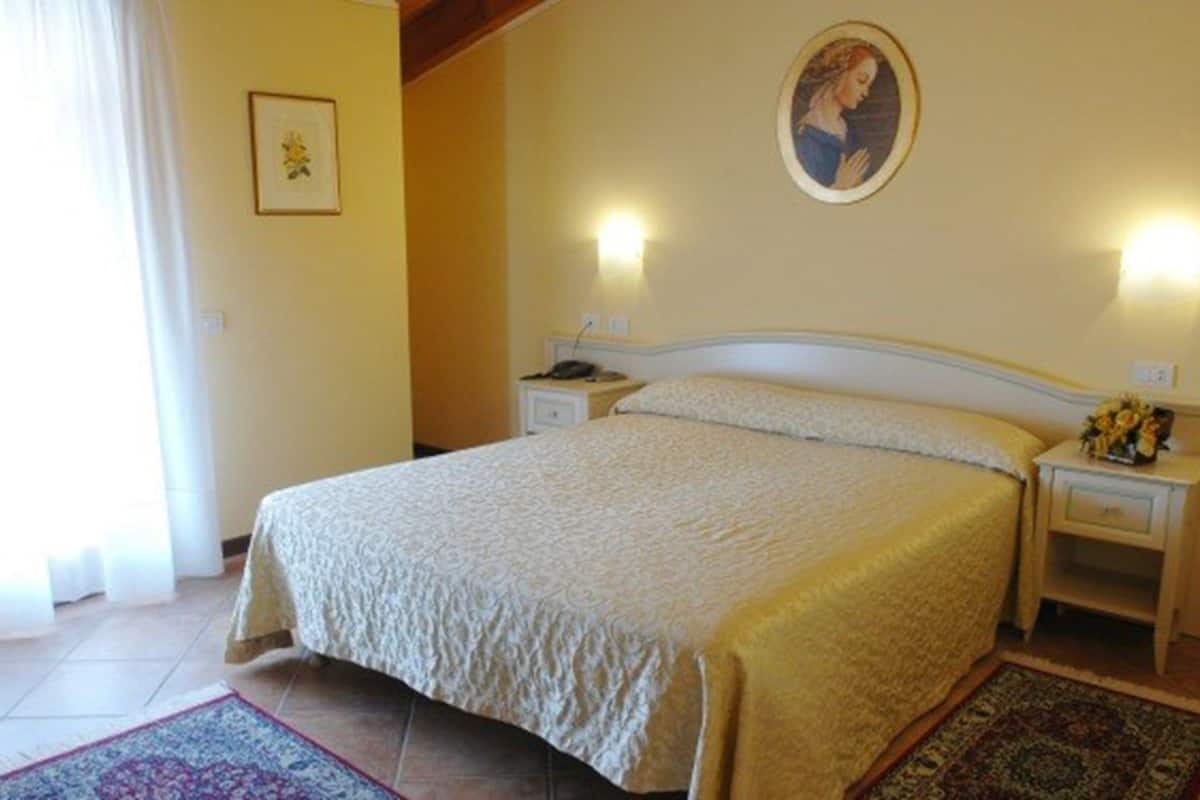 Triple Room | 1 bedroom, Egyptian cotton sheets, premium bedding, desk