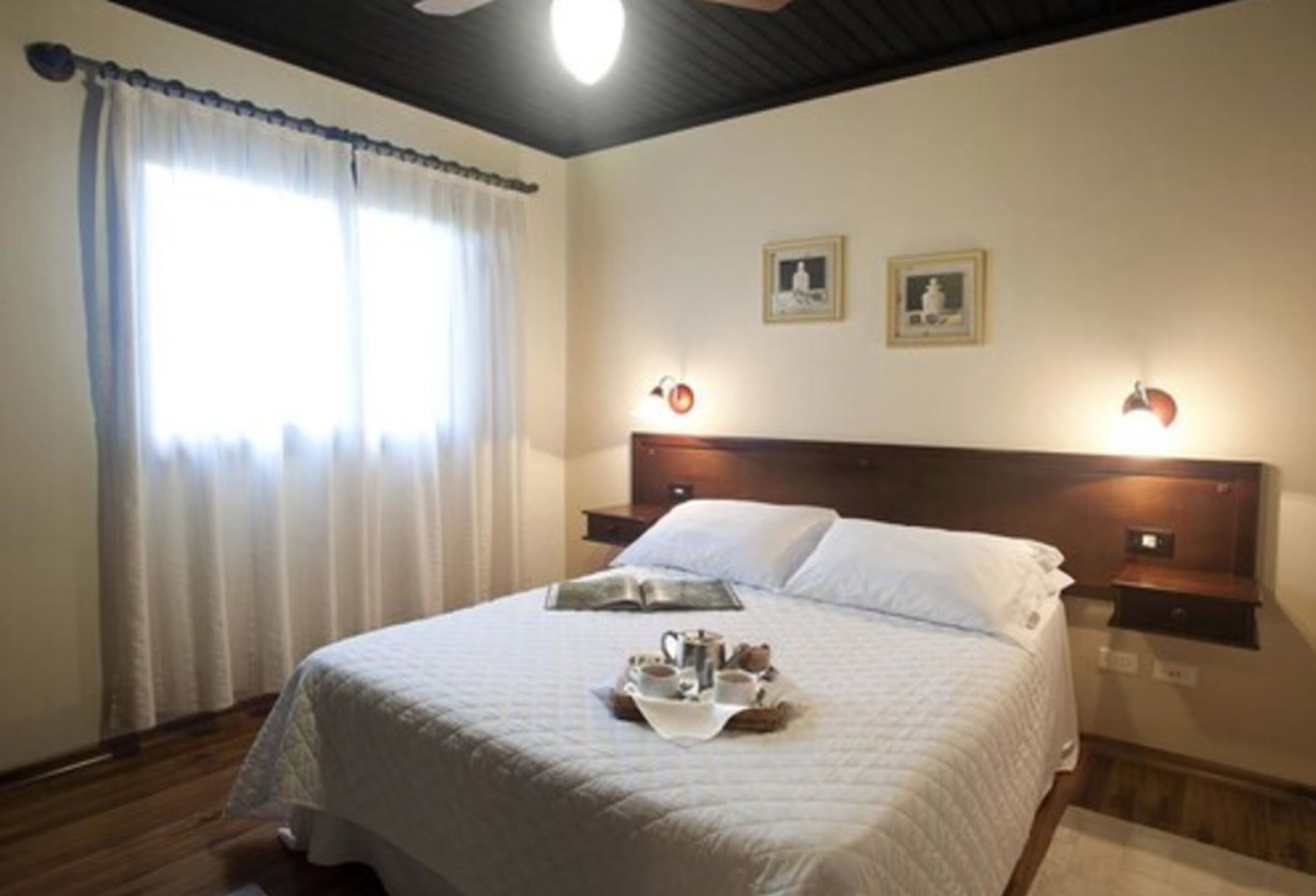 Minibar, insonorización, tabla de planchar con plancha y wifi gratis 