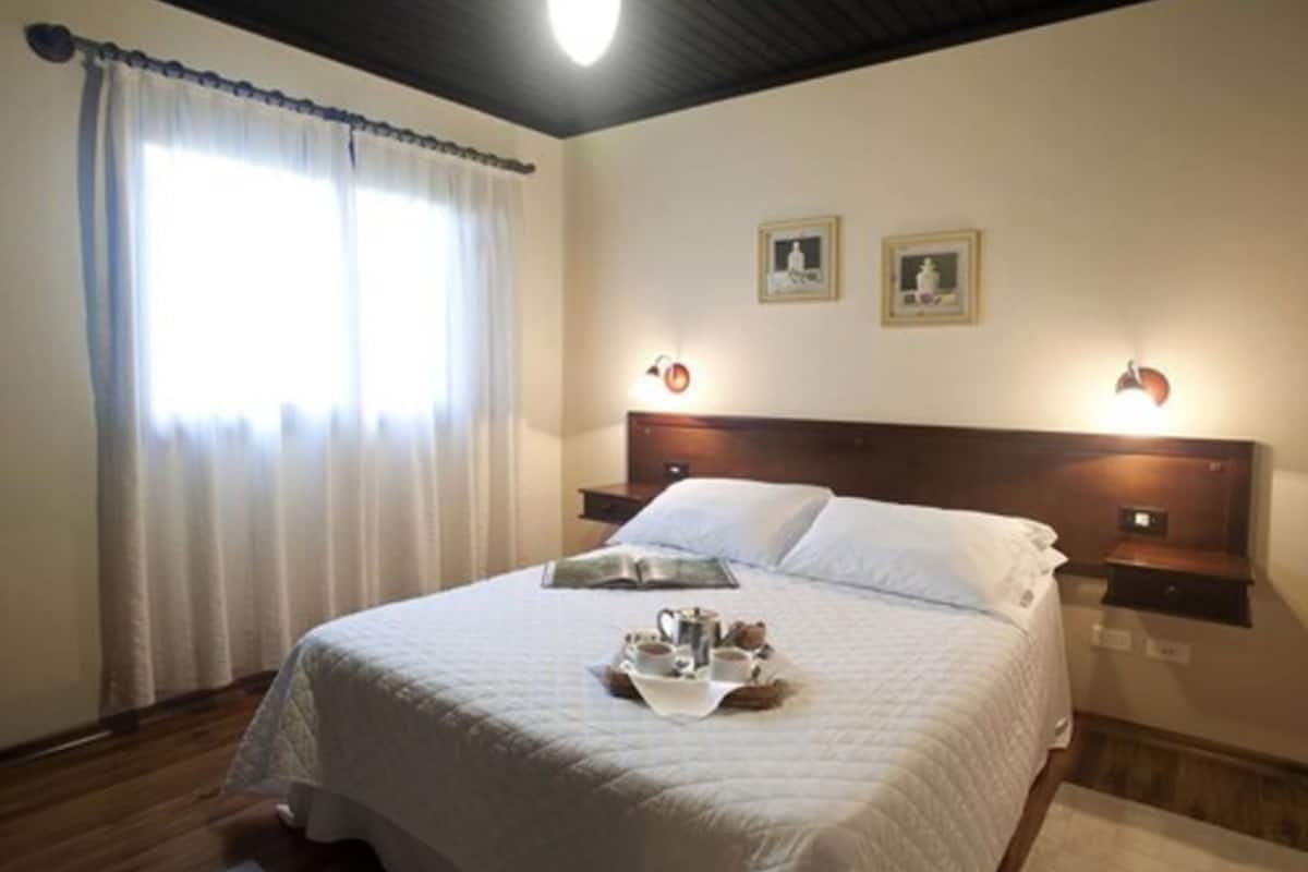 Minibaari, äänieristys, silitysrauta/-lauta, ilmainen Wi-Fi