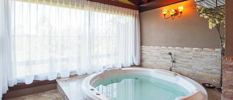 Chalé Canto Verde | Private spa tub