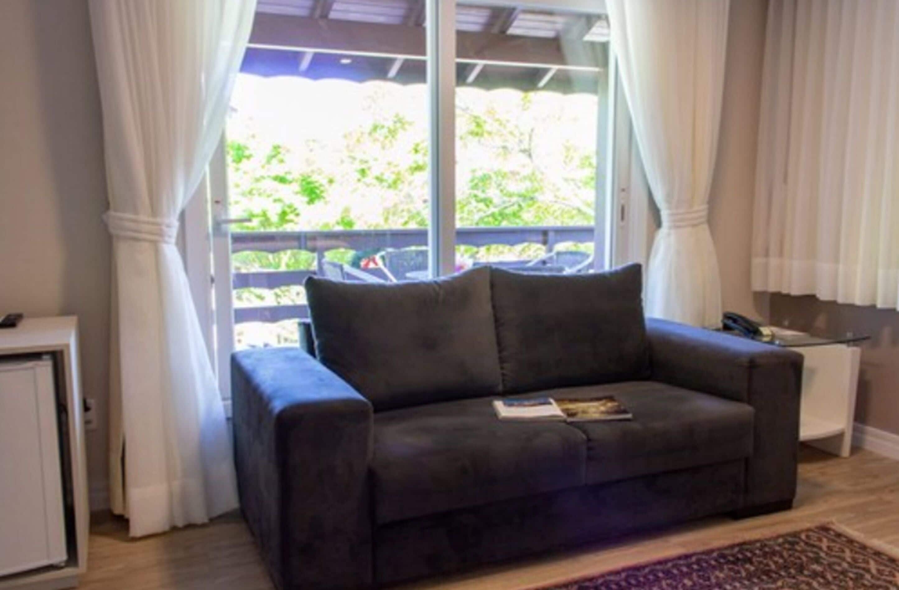 chalé casa mãe | living area | 32-inch lcd tv with cable channels, tv, toys