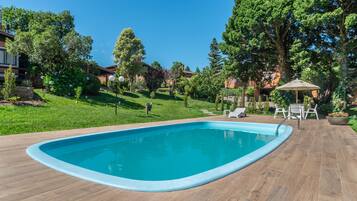 Seasonal outdoor pool