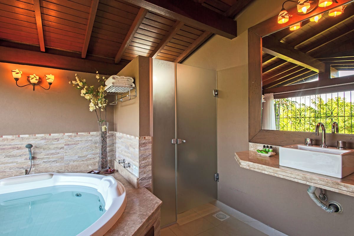 Private spa tub