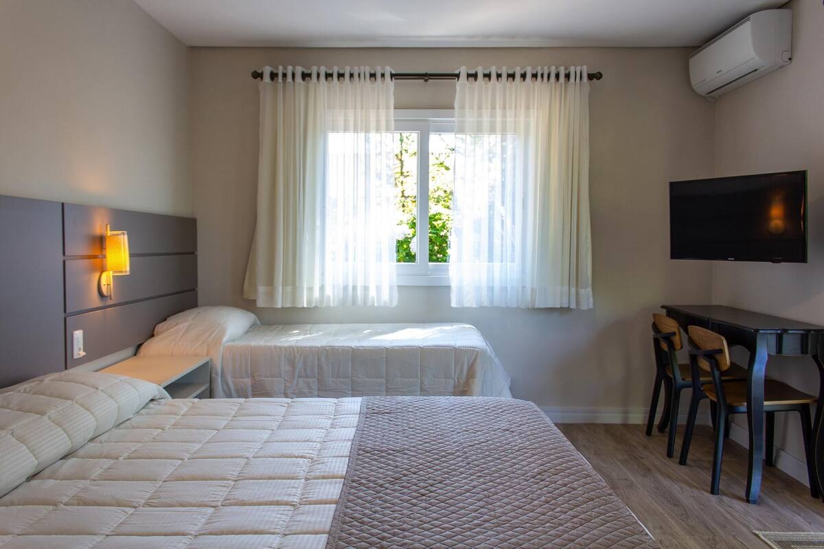 Minibar, insonorización, tabla de planchar con plancha y wifi gratis