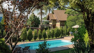Piscine extérieure (ouverte en saison)