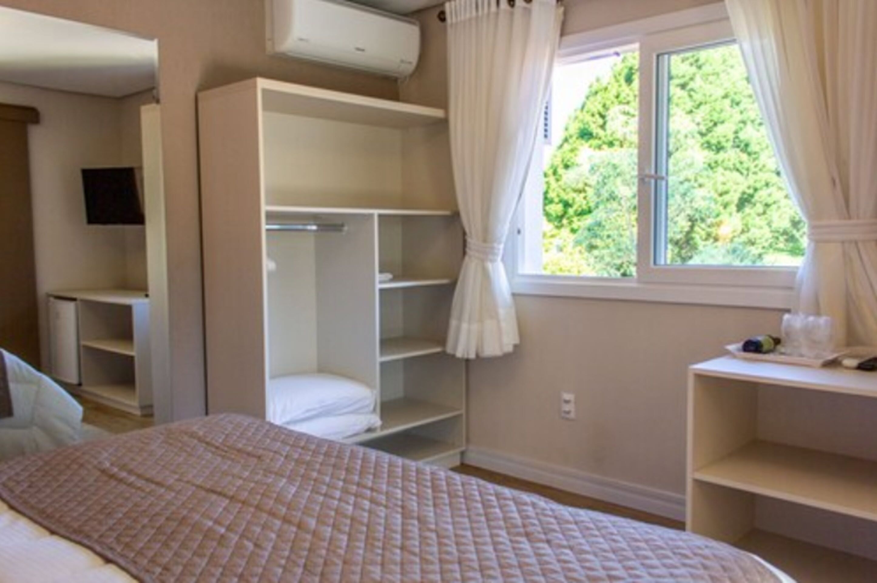 Minibar, insonorización, tabla de planchar con plancha y wifi gratis 