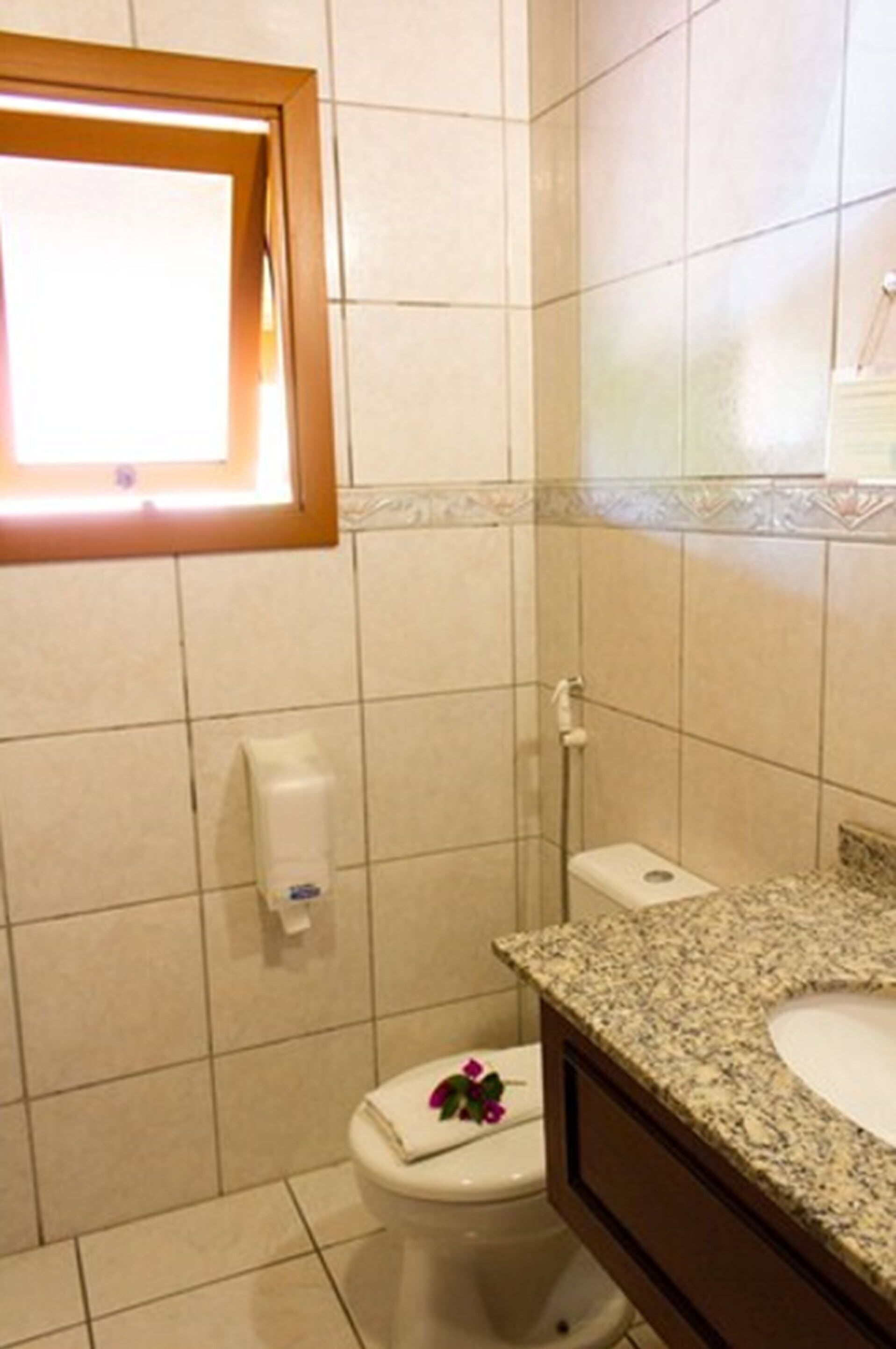 Baño | Regadera, amenidades de baño gratuitas, secadora de cabello, toallas 