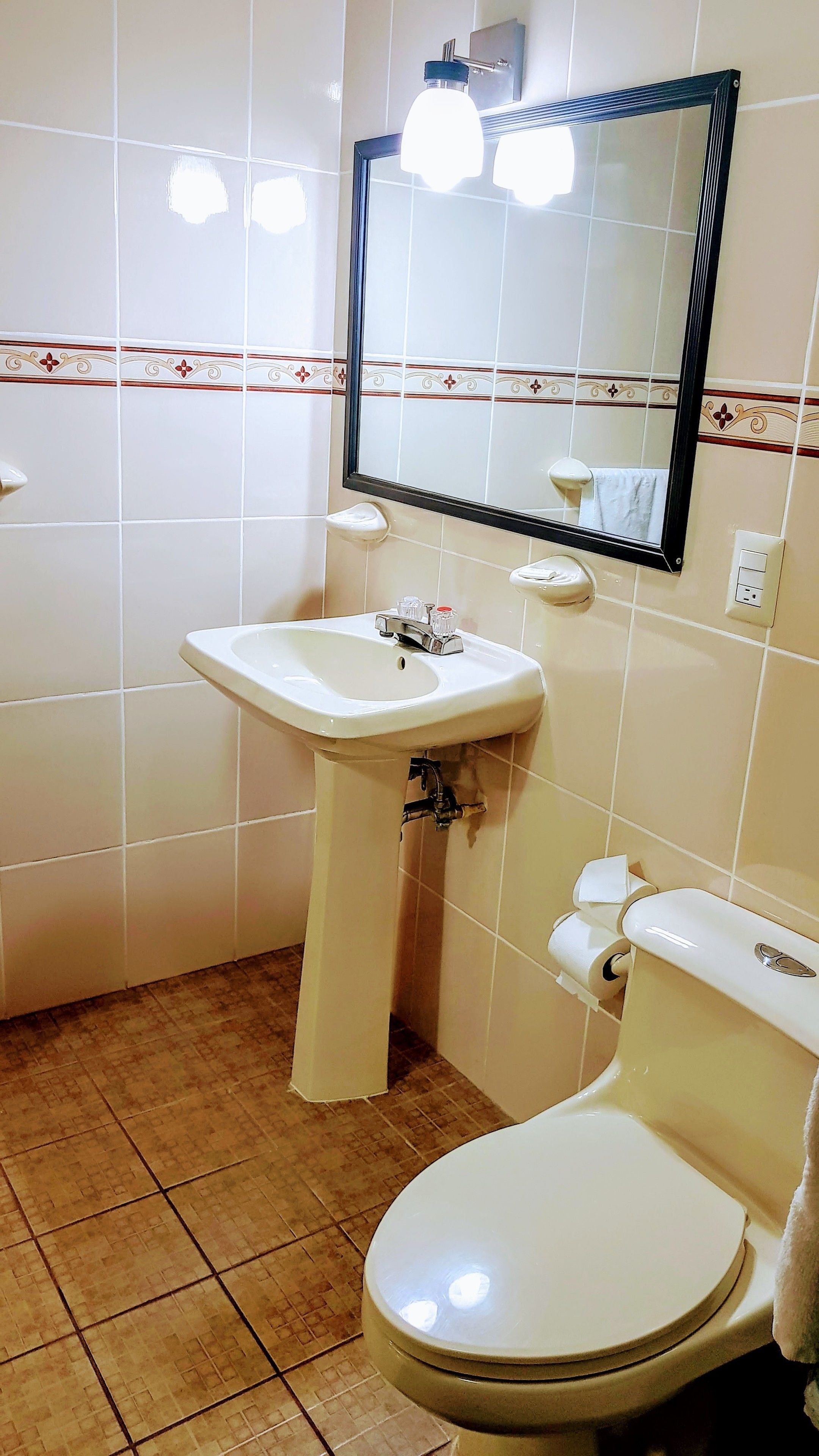 shower, free toiletries, towels