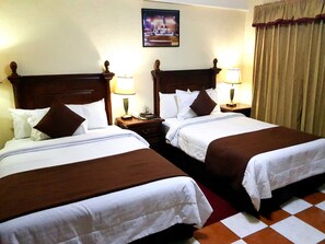 Kamar Double Standar | Meja kerja, setrika/meja setrika, Wi-Fi gratis, dan seprai linen
