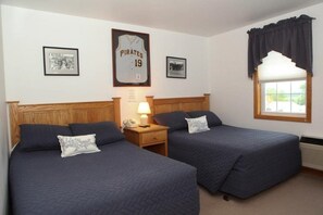 Room, 2 Double Beds | Free WiFi - Champion Lakes Golf Resort (Bolivar)