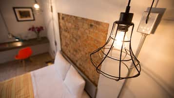 Habitación individual, 1 cama matrimonial | Escritorio, tabla de planchar con plancha y wifi gratis