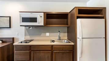 Desk, laptop workspace, iron/ironing board, free WiFi