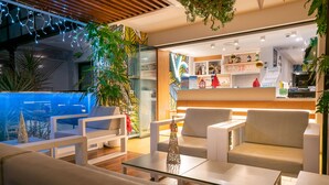 A modern lounge area with seating and a reception desk. - Vanilla Garden Boutique Hotel - Adults Only (Arona)