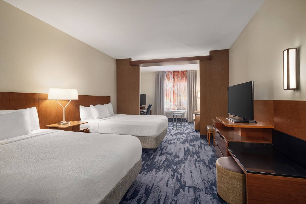 Escritorio, tabla de planchar con plancha y cunas gratuitas