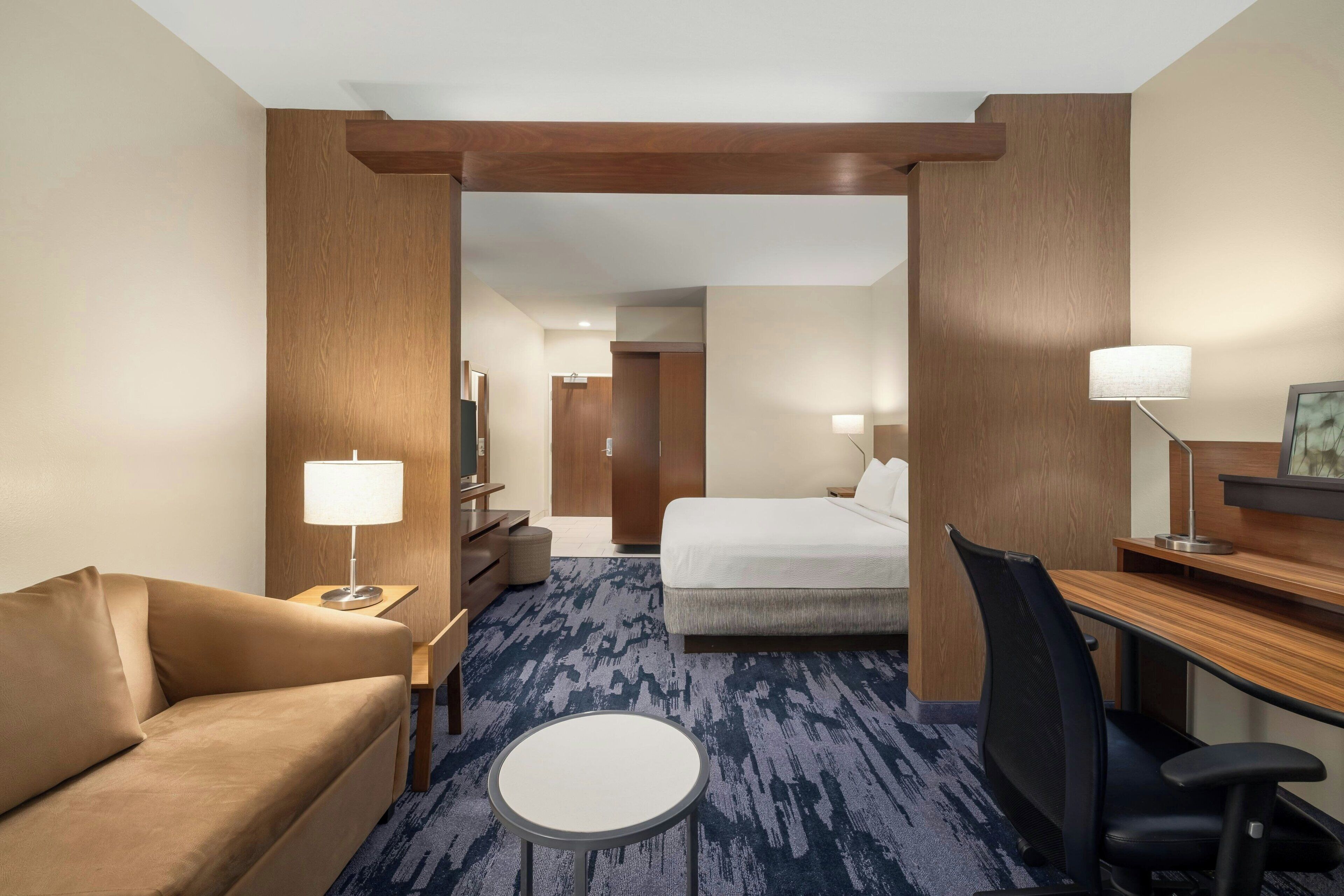 開放式客房, 1 張特大雙人床和 1 張沙發床 | 書桌、熨斗/熨衣板、免費搖籃/嬰兒床、折疊床/加床