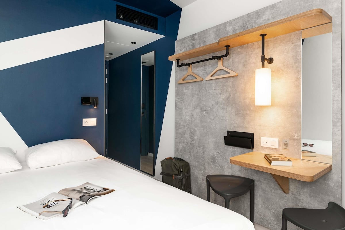 Habitación doble, 1 cama doble | Cortinas opacas, sistema de insonorización, cunas gratuitas