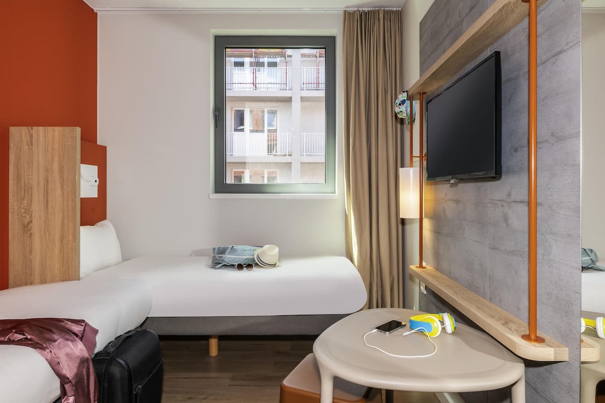 Twin Room, 2 Twin Beds | Blackout drapes, soundproofing, free cribs/infant beds, free WiFi
