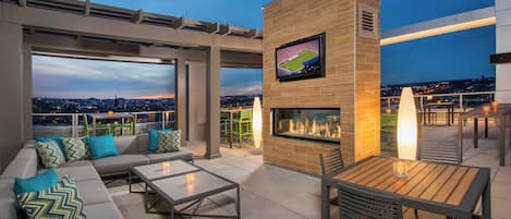 Serves dinner and happy hour