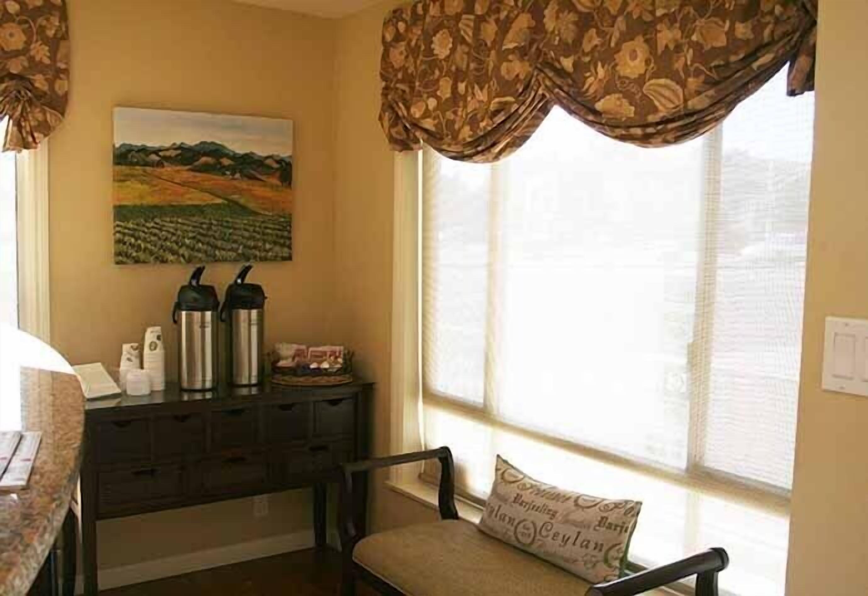 Photo - Country Inn Motel