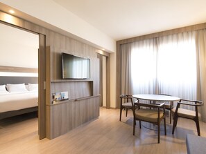 Zimmersafe, Verdunkelungsvorhänge, schallisolierte Zimmer