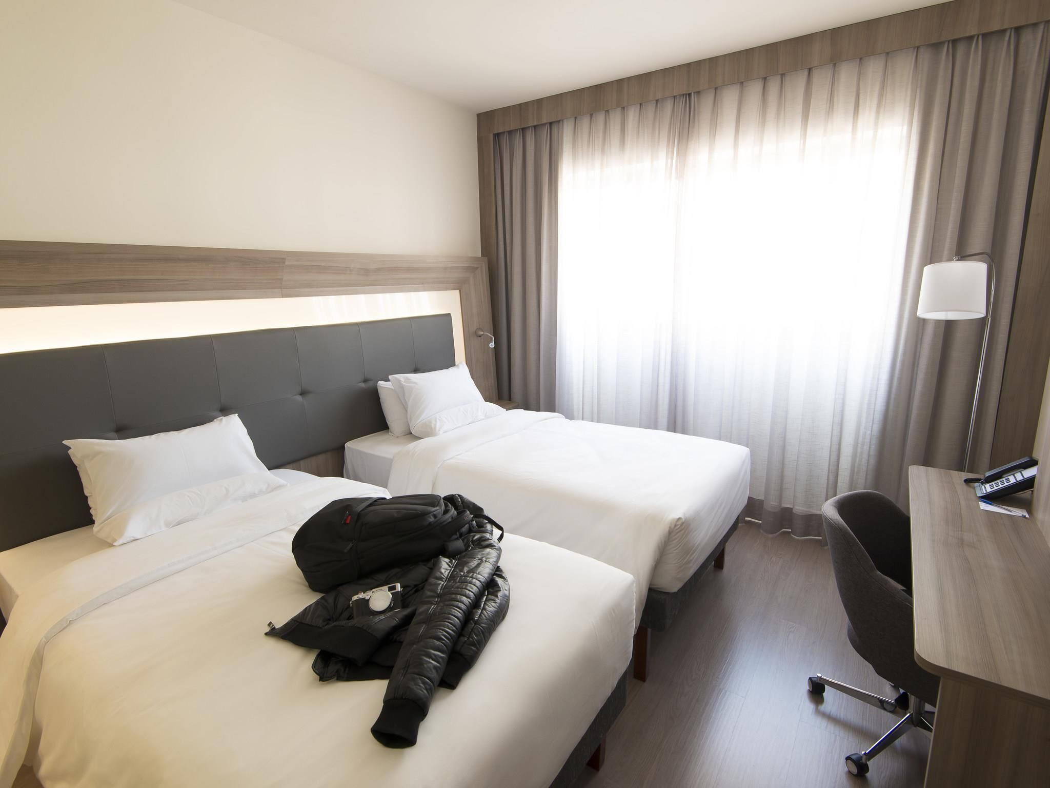 Superior Room, 2 Katil Bujang (Single) | Peti besi dalam bilik, langsir/tirai gelap terus, kalis bunyi 