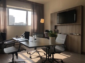 1 bedroom, in-room safe, blackout curtains, soundproofing