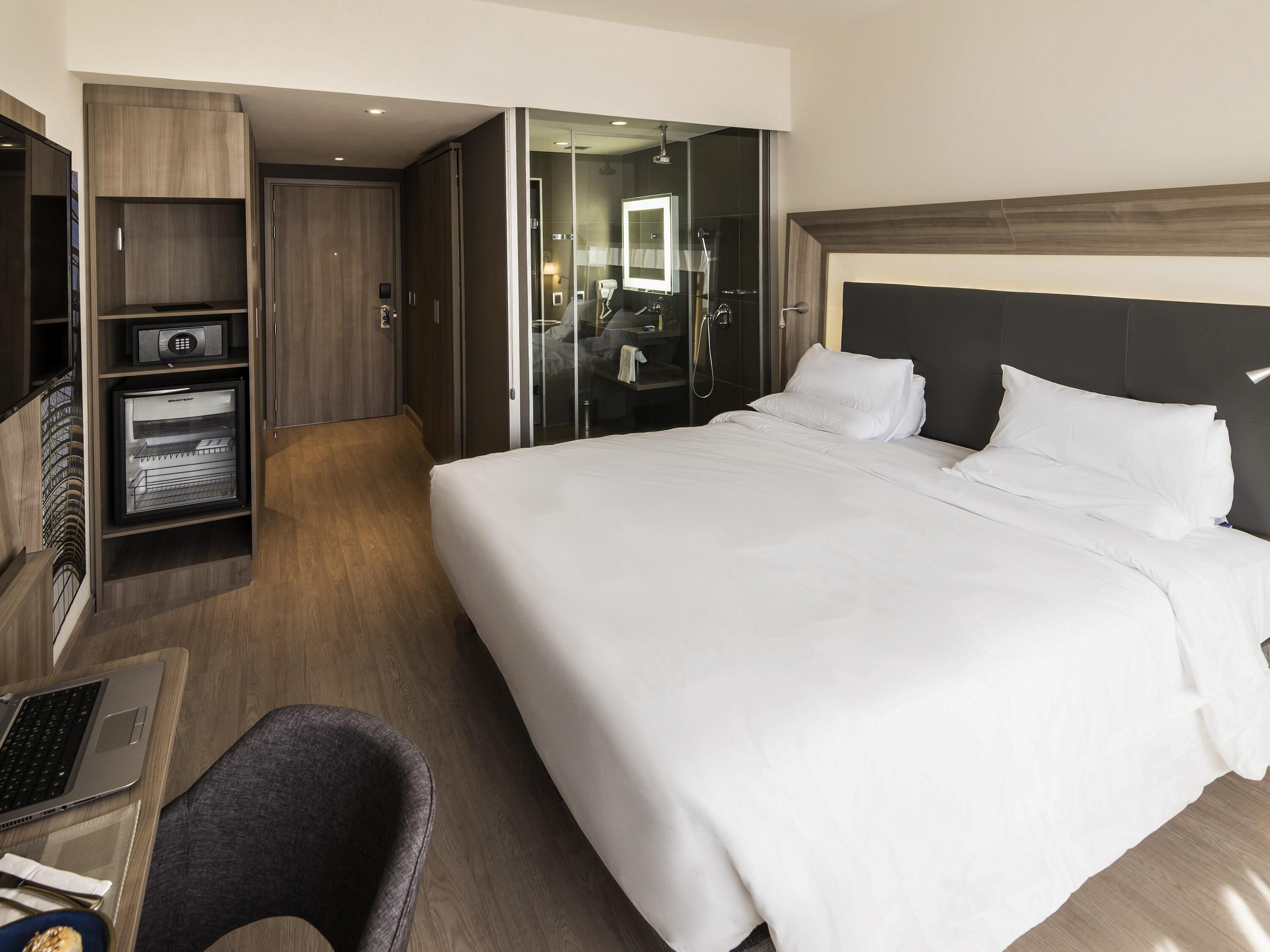 Caja de seguridad en la habitación y cortinas blackout 