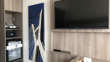 Caixa forta a l'habitació i cortines opaques