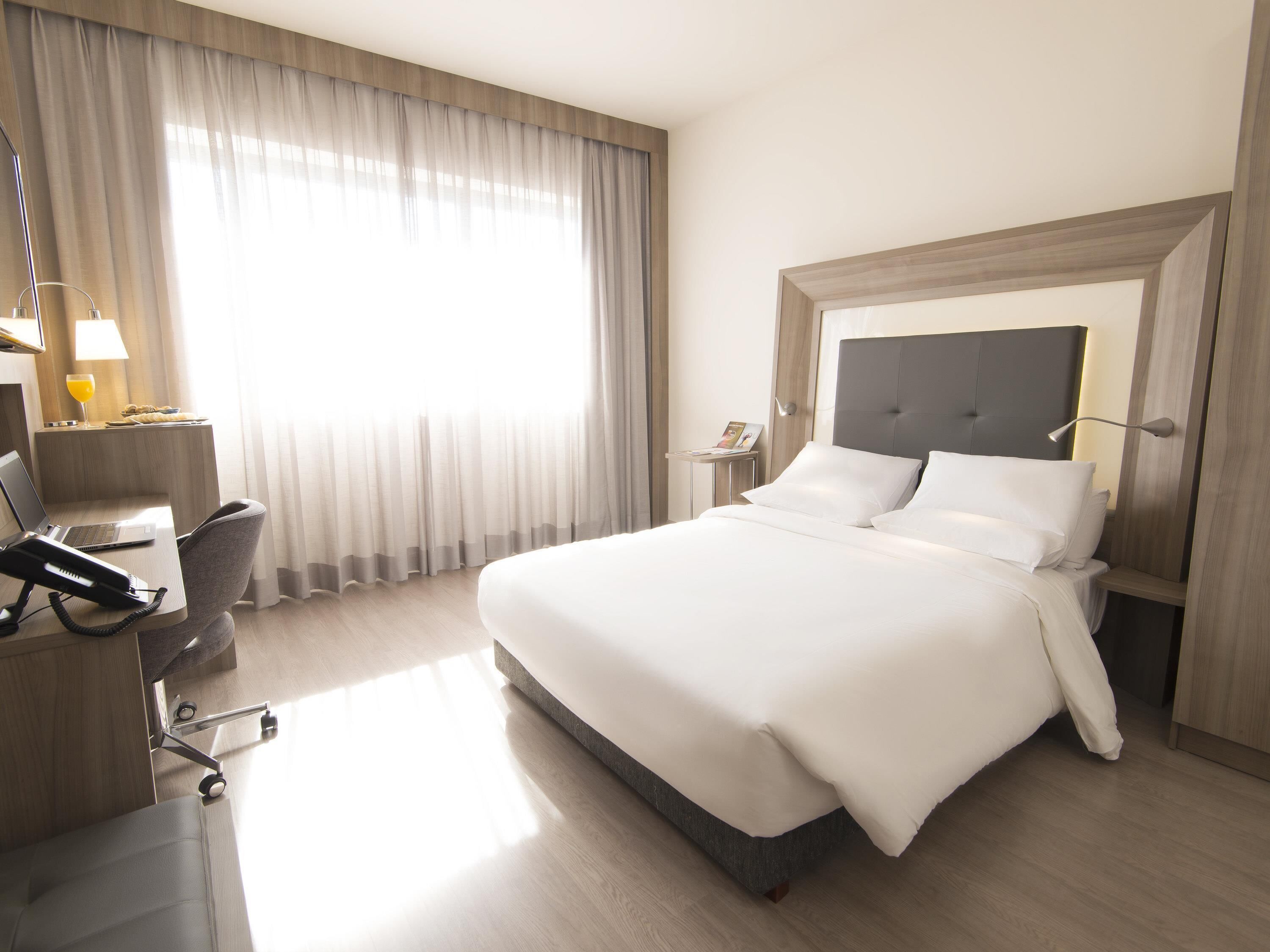 Standard Room, 1 Double Bed (Adapted) | In-room safe, blackout curtains, soundproofing, iron/ironing board