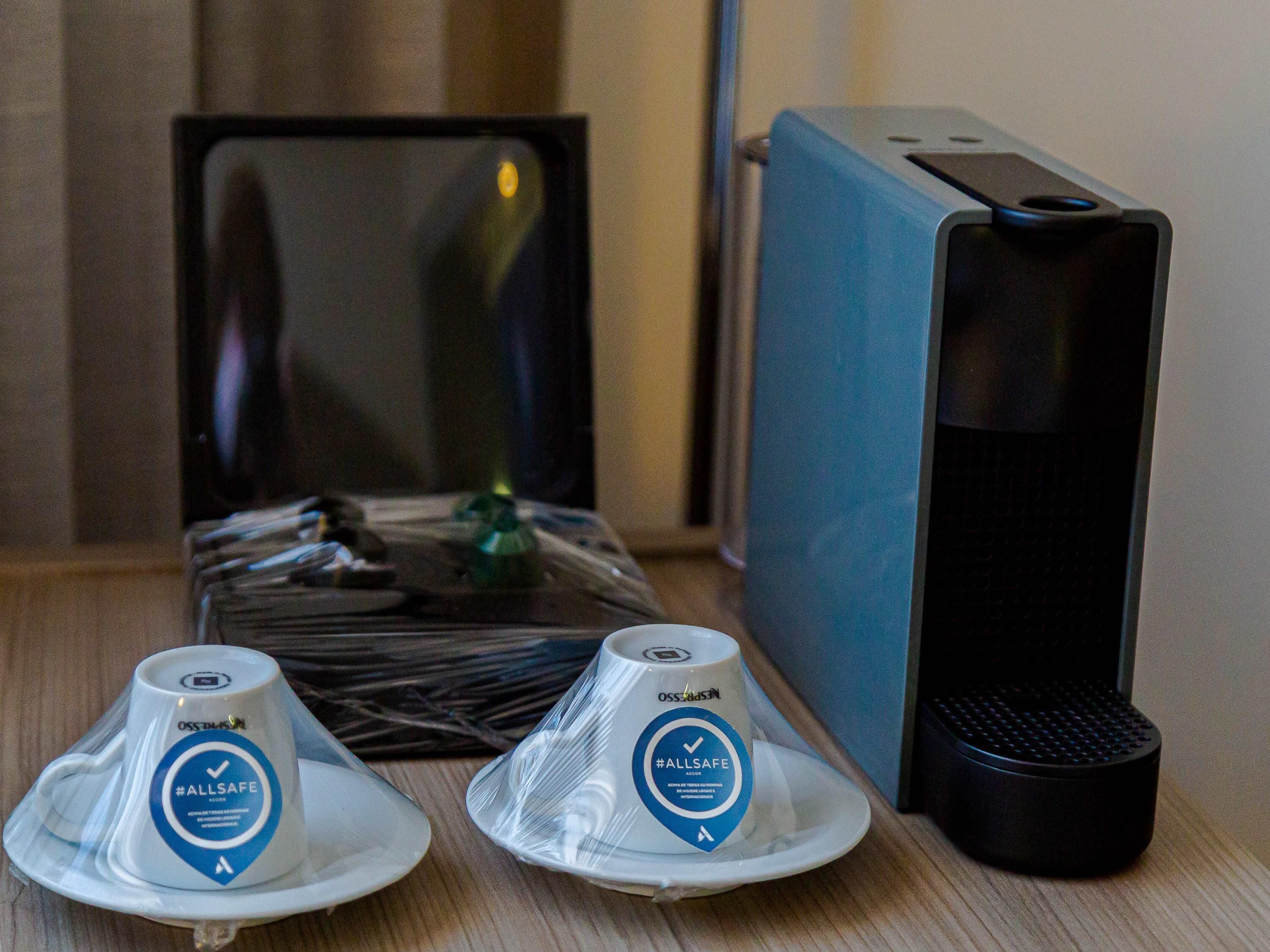 Rom – deluxe, 1 dobbeltseng | Safe på rommet, blendingsgardiner, lydisolert og strykejern/-brett