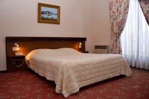 Décor unique, bureau, lit de bébé (gratuit), accès au Wi-Fi (inclus)